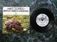 1974 Froggy Went A-Courting / Extract from Tubular Bells 13245-AT (different label).
