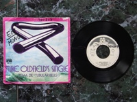 1974 Mike Oldfield's Single / Froggy Went A-Courting VS101 (different ARIOLA cover).